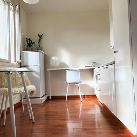 Studio Next To Metrostation אספו