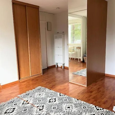 דירה Studio Next To Metrostation